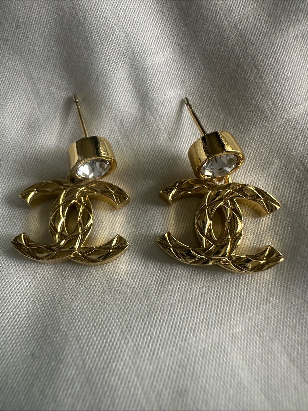 ✨CHANEL Gold Interlocking CC Drop Earrings with Clear Crystal